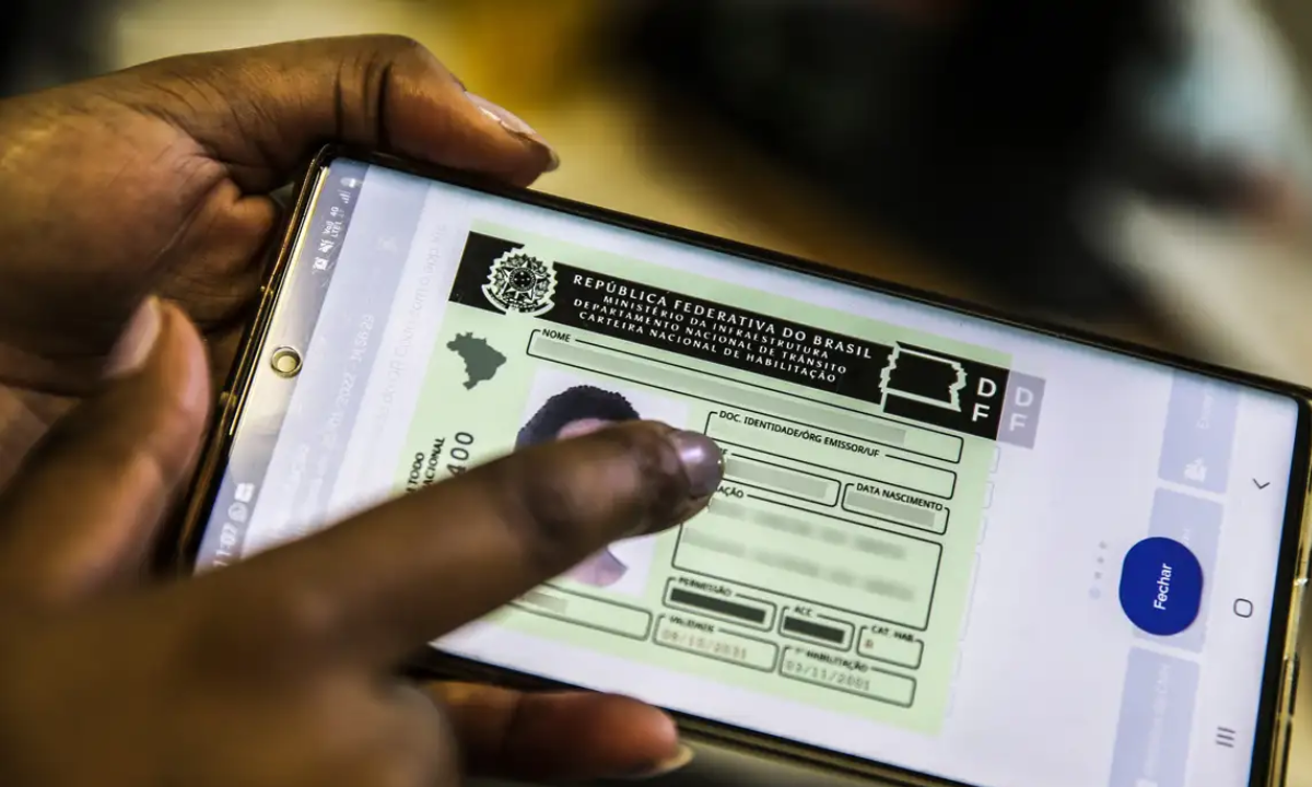 Dirigir sem CNH: o que acontece se um menor for pego no volante