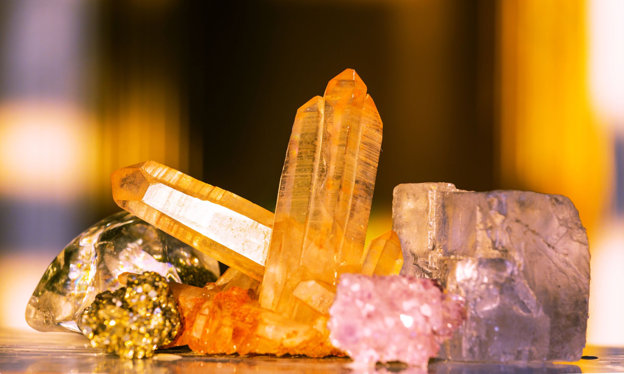 Cristais e pedras brutas