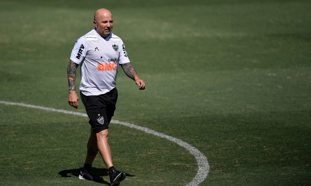 Sampaoli é a personificação do treinador que vive no limite