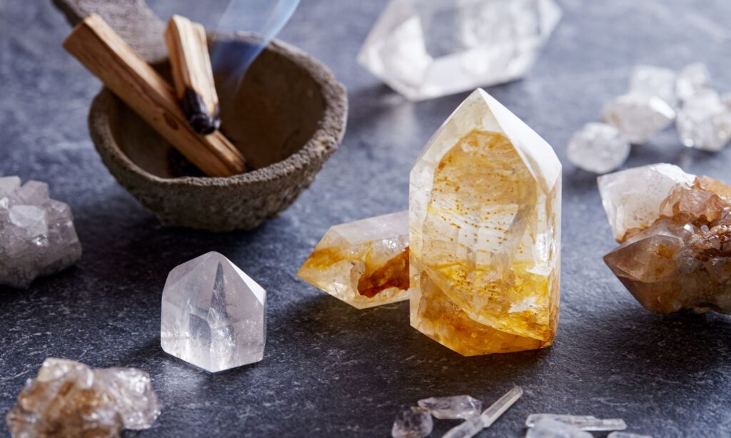 Cristais e pedras brutas para energizar a decoração da casa