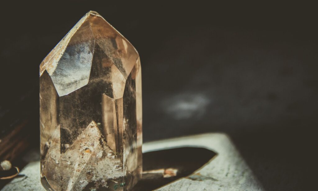 Cristais e pedras brutas