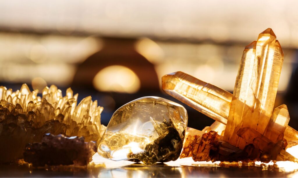 Cristais e pedras brutas