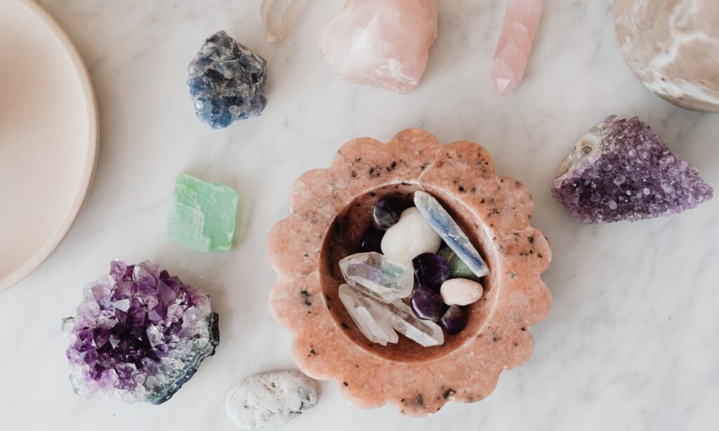 Cristais e pedras brutas