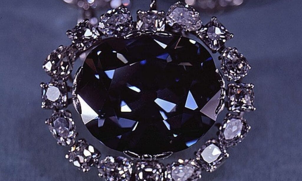 Diamante Hope está em exibição no Museu Nacional de História Natural, em Washington
