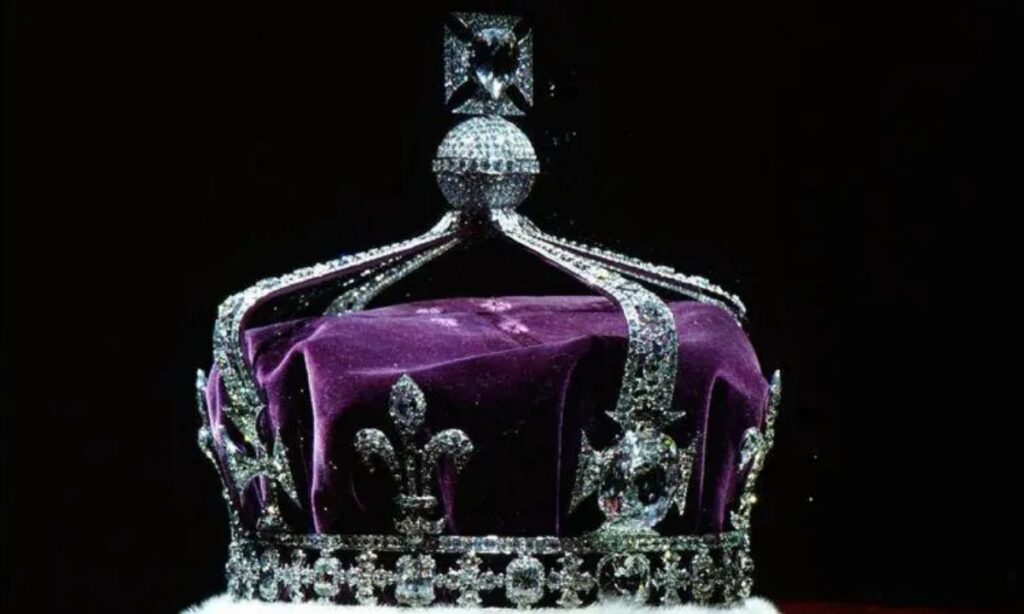 A joia faz parte das Joias da Coroa e está em exibição na Torre de Londres
