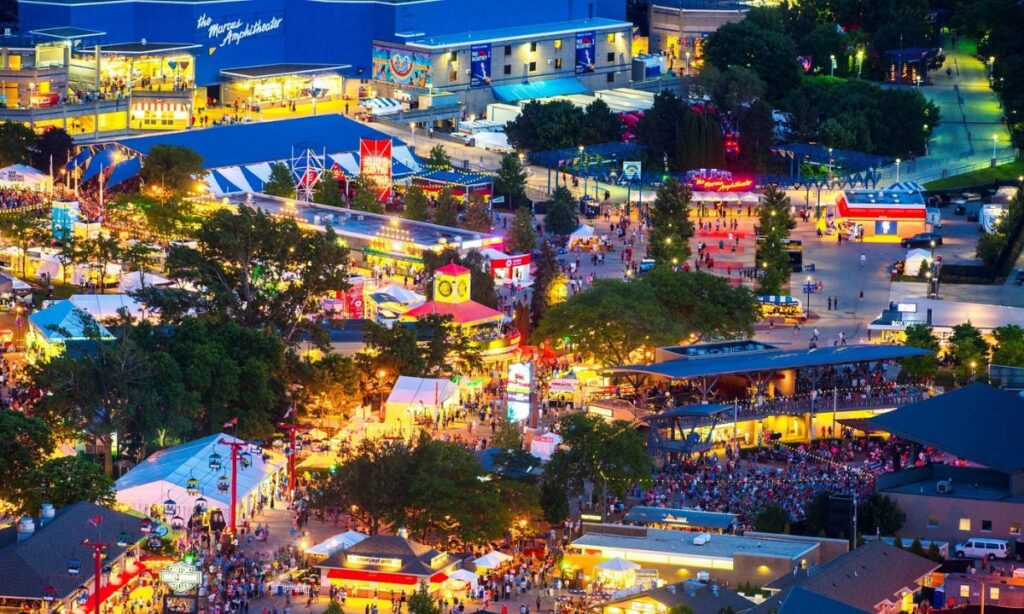 O Summerfest oferece uma combinação de grandes estrelas internacionais em seu anfiteatro principal