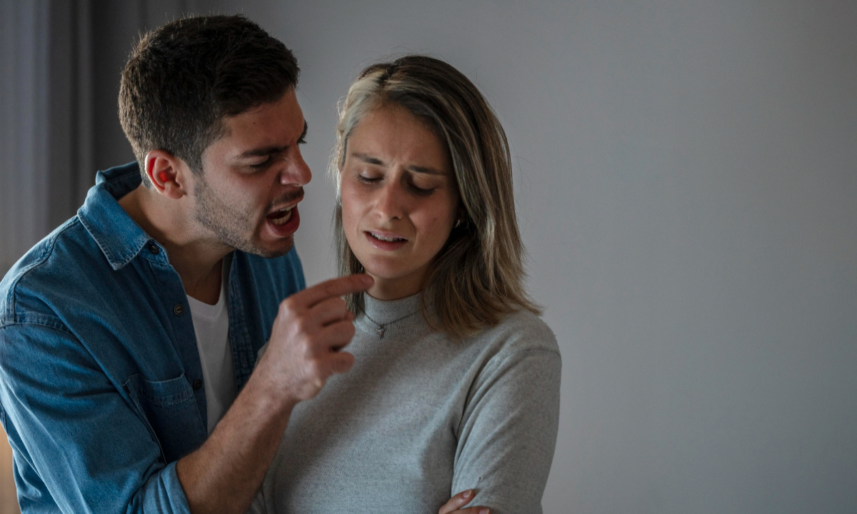 7 sinais de alerta em um relacionamento que podem indicar perigo