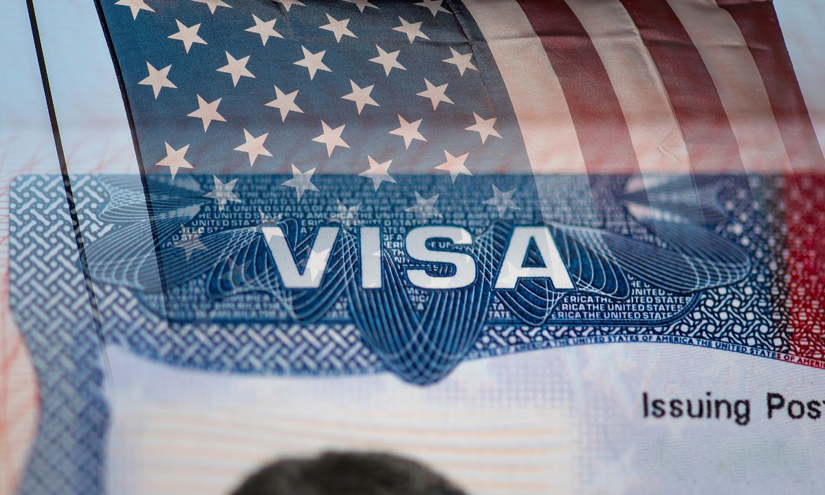 Outros países com políticas de visto mais flexíveis, como Canadá e nações europeias, podem se tornar mais atraentes para brasileiros.
